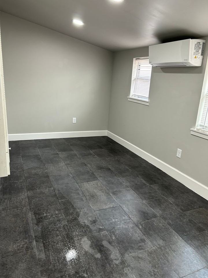 806 Lexington St - Photo 7 of 8