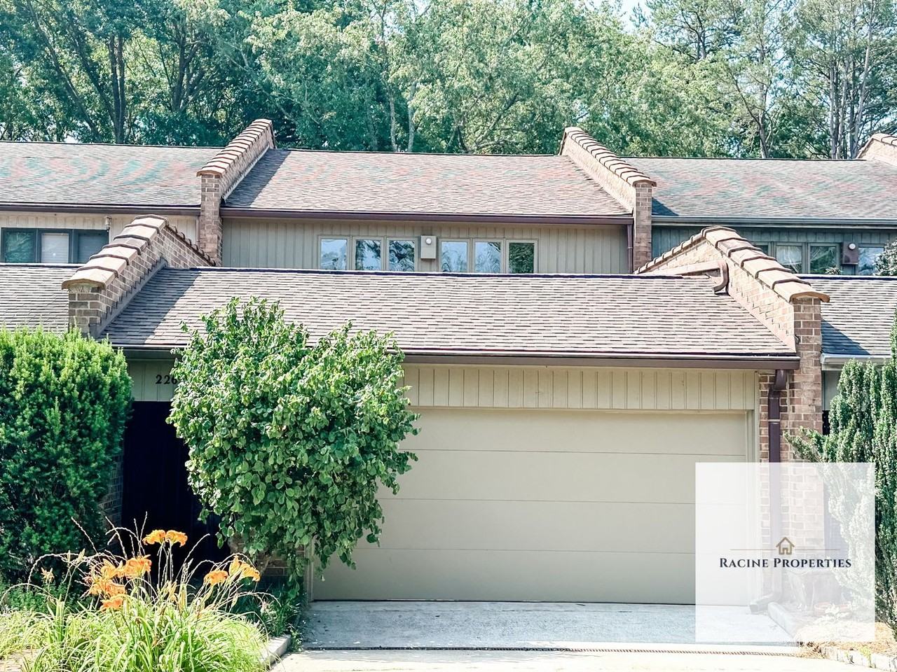 226 Holiday E - Photo 2 of 25