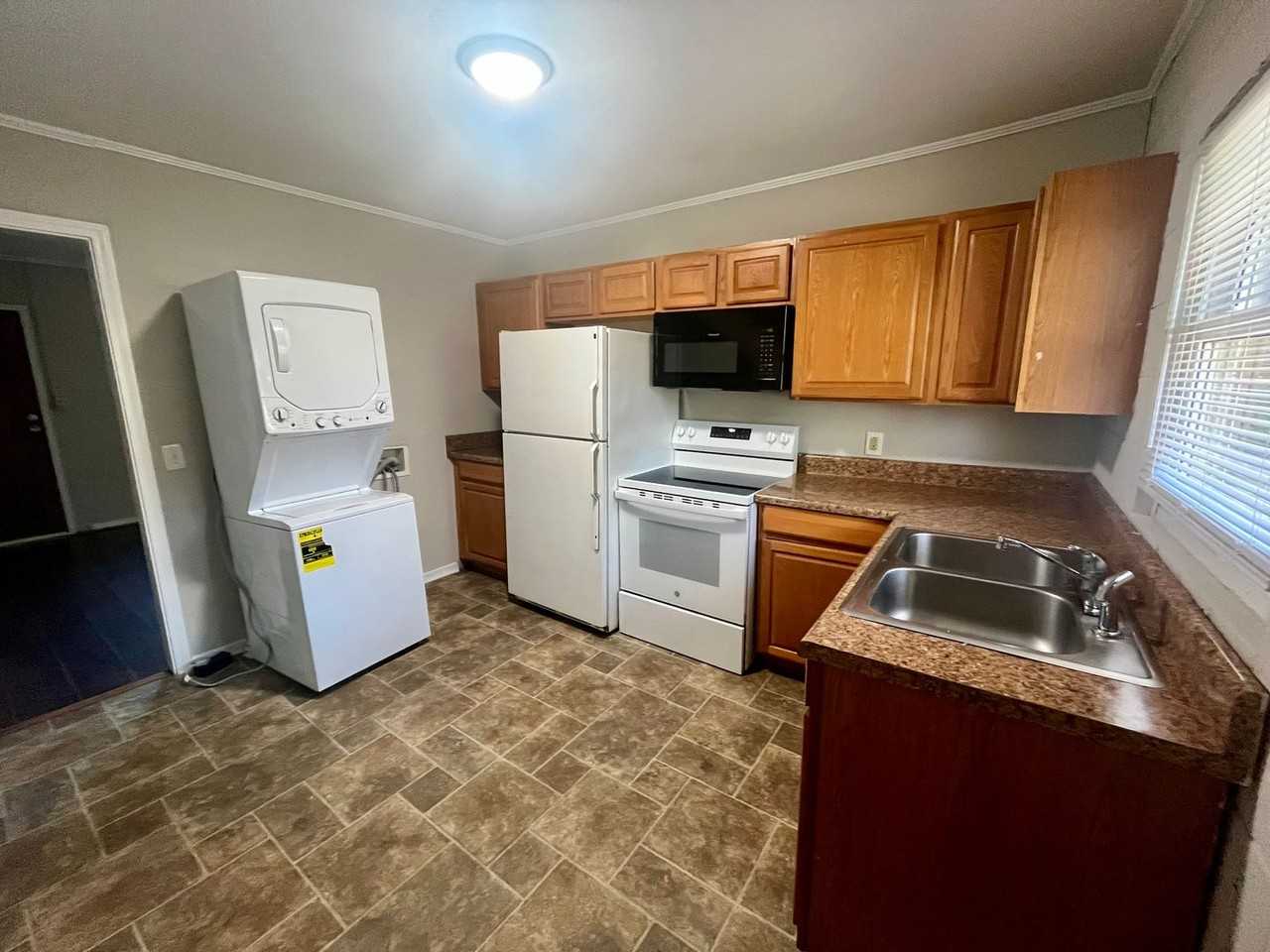 114 Calhoun St - Photo 2 of 5