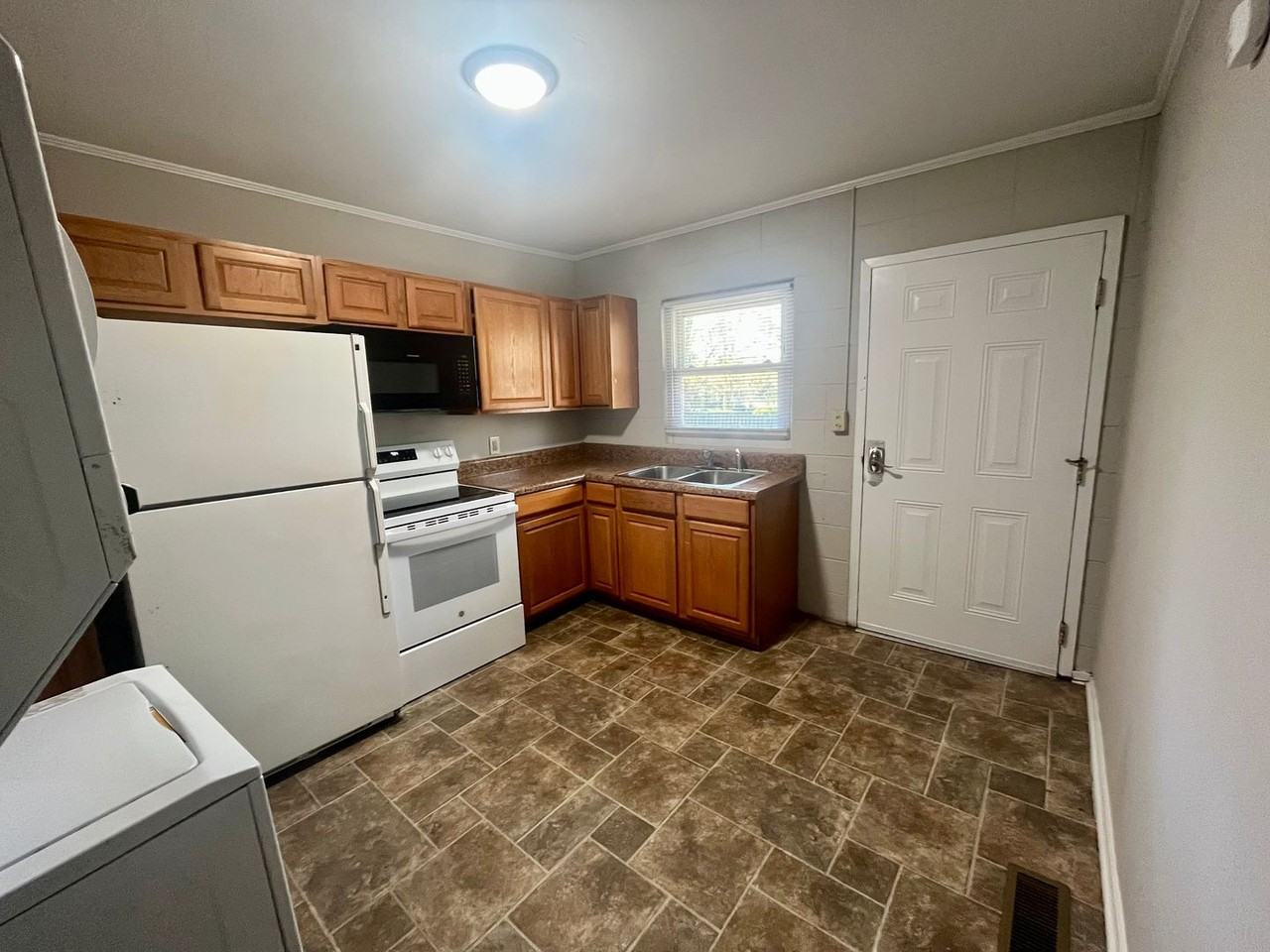 114 Calhoun St - Photo 3 of 5