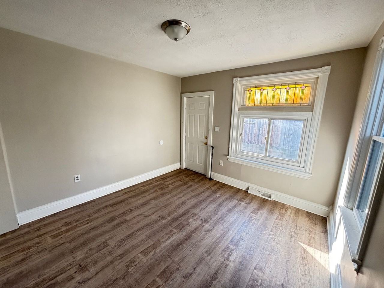 815 N Silk St - Photo 2 of 24