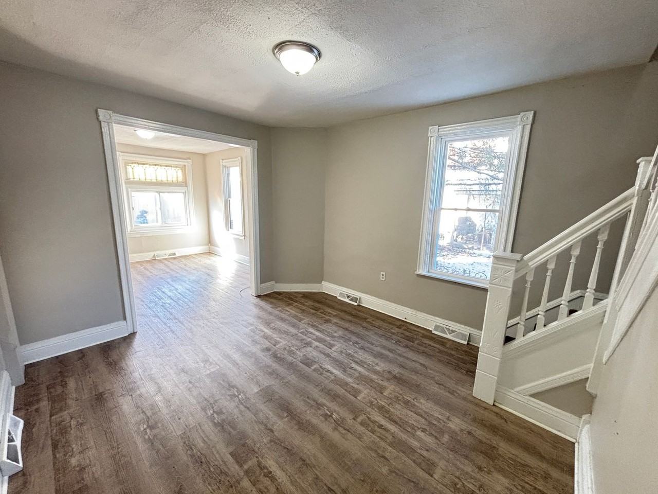 815 N Silk St - Photo 3 of 24