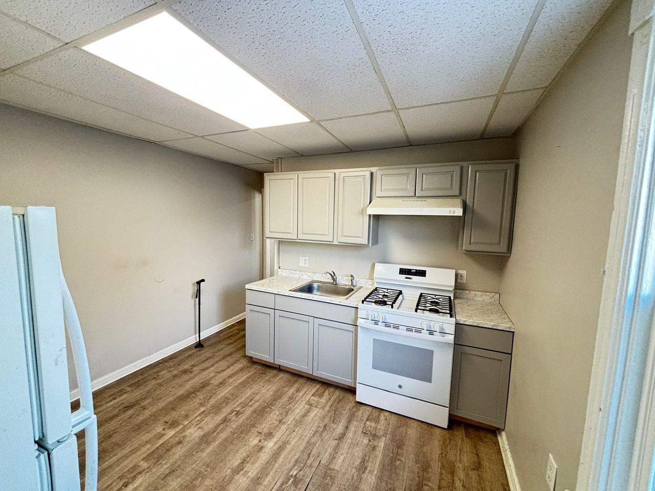 815 N Silk St - Photo 4 of 24