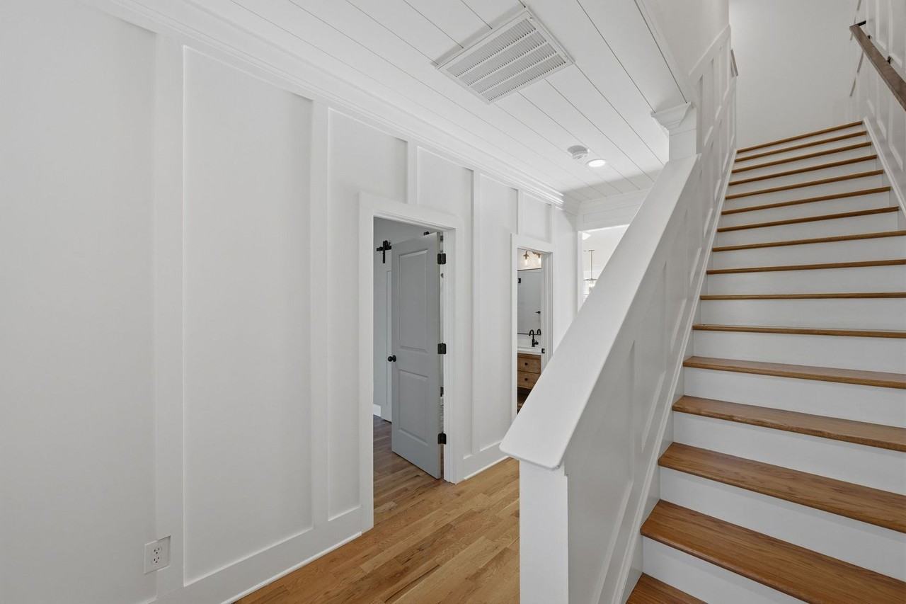 2330 Clare Park Dr - Photo 4 of 34