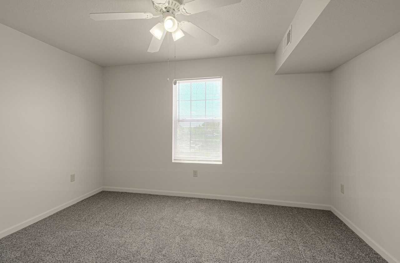 Englewood Vista - Photo 6 of 19