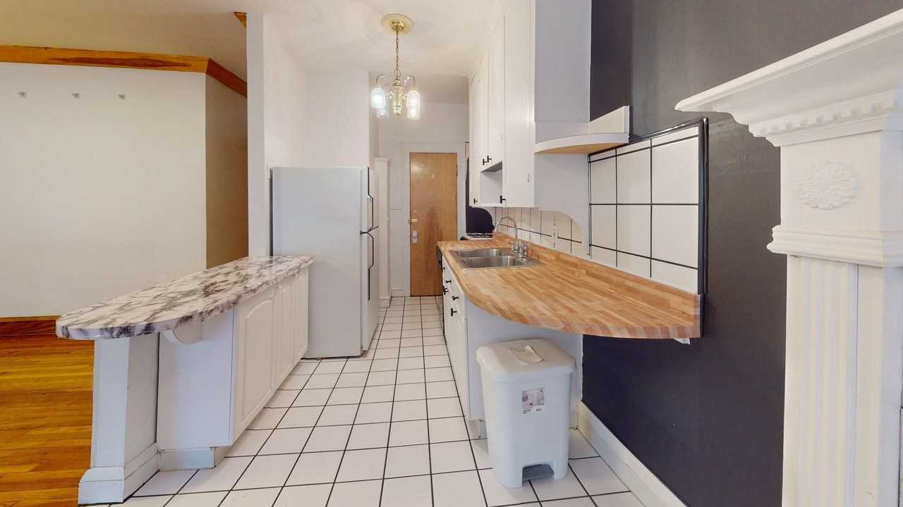 Twin Flags - Photo 2 of 26