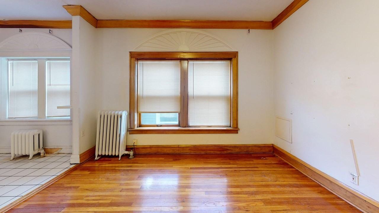 Twin Flags - Photo 5 of 26