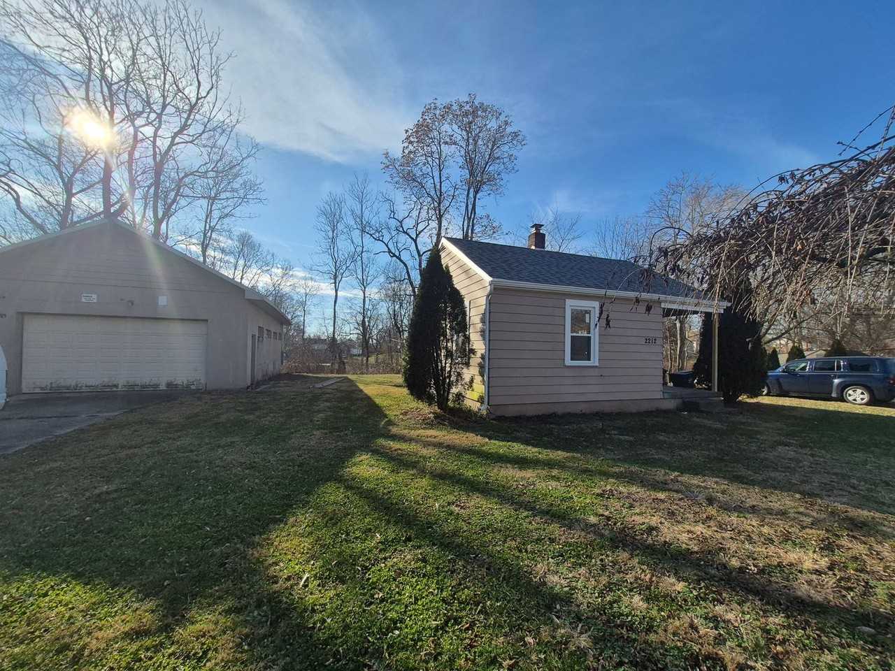 2212 Sherer Ave - Photo 2 of 13