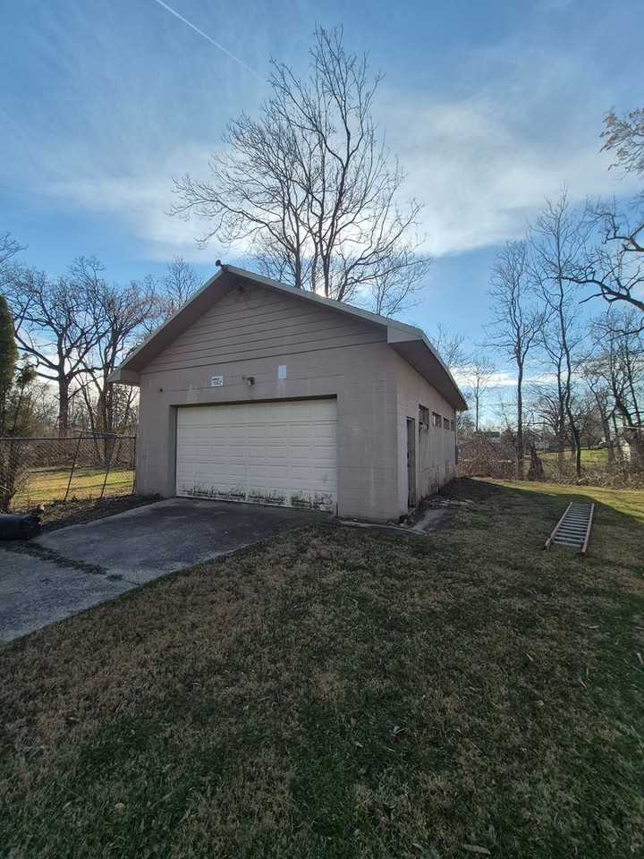 2212 Sherer Ave - Photo 3 of 13