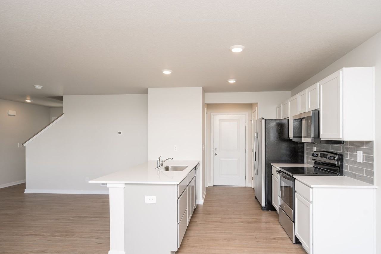 1036 35th Ct Se - Photo 2 of 5