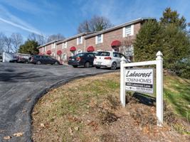 featured image of Lakecrest Ln