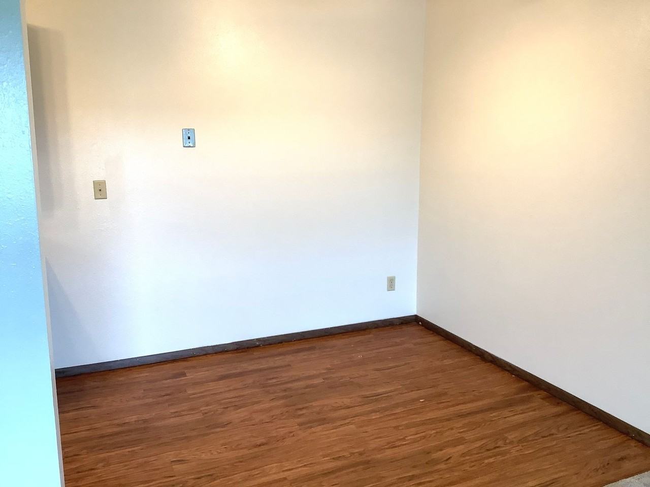 Royal Manor Apartments - Photo 7 of 14