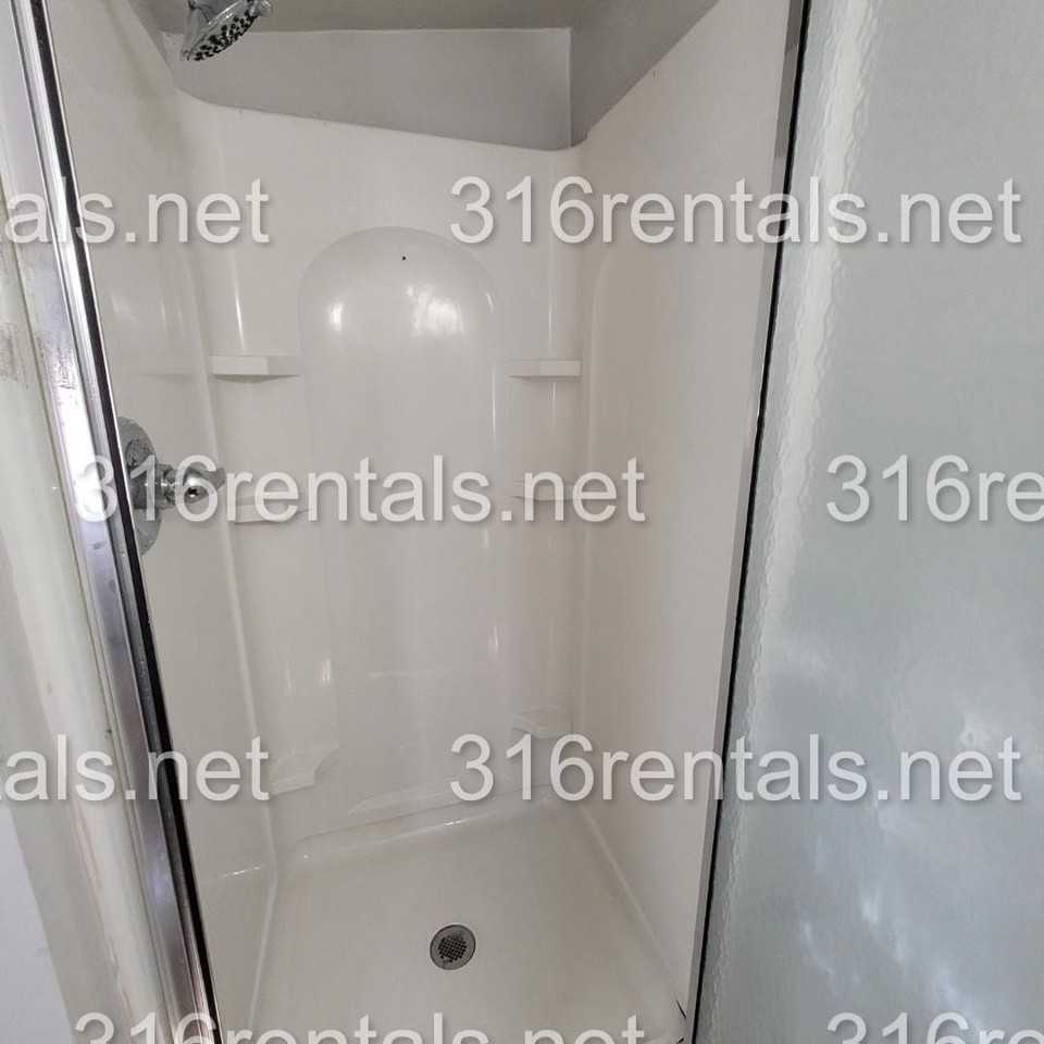 207 W 2nd St - Photo 4 of 8