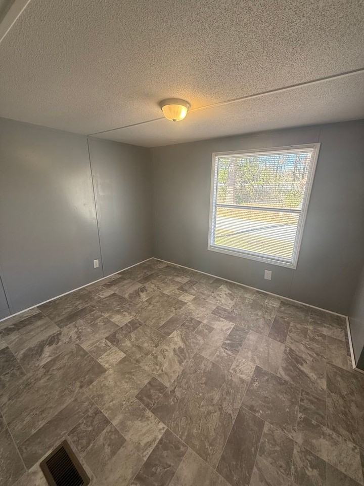 215 W Strider St - Photo 2 of 7