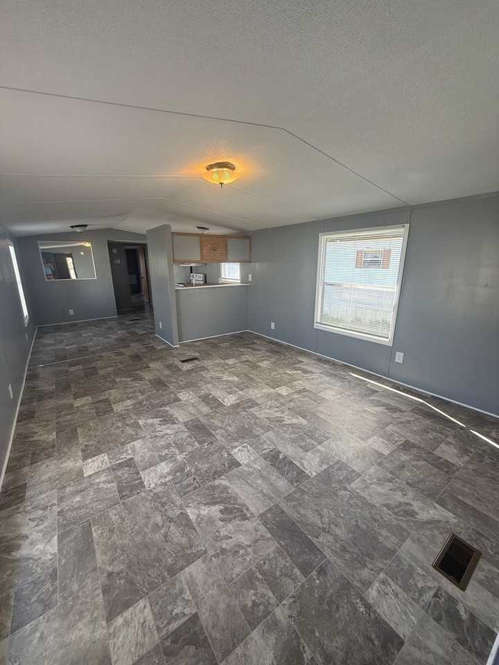 215 W Strider St - Photo 4 of 7