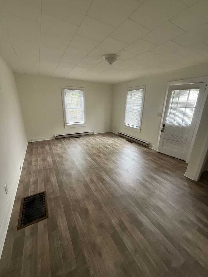 316 N Elm St - Photo 3 of 5