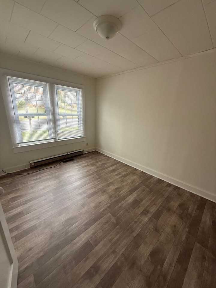 316 N Elm St - Photo 4 of 5