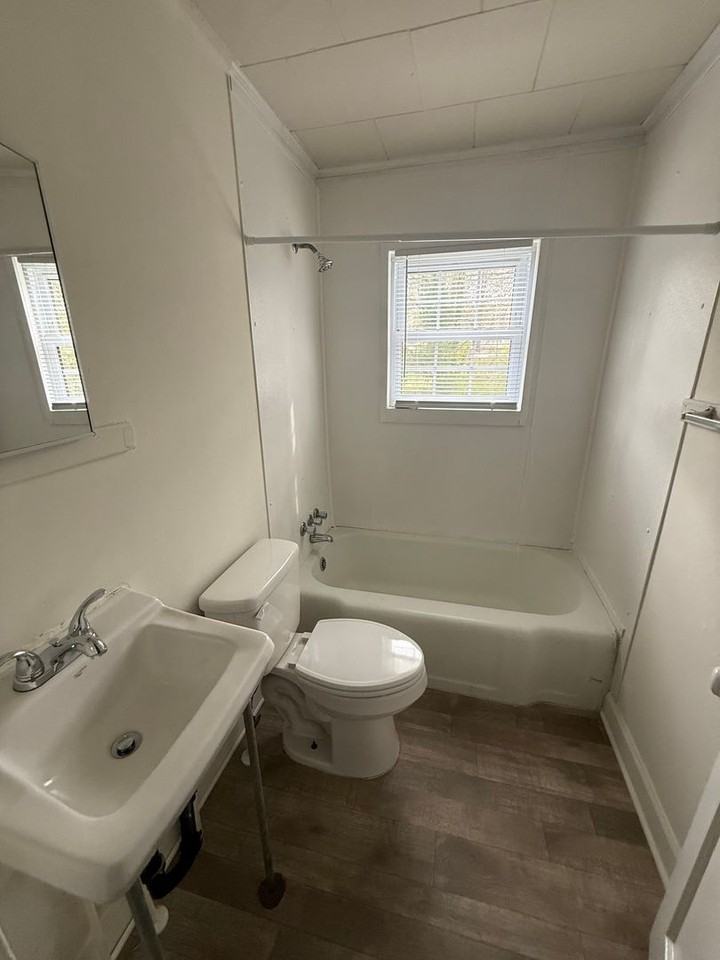 316 N Elm St - Photo 5 of 5