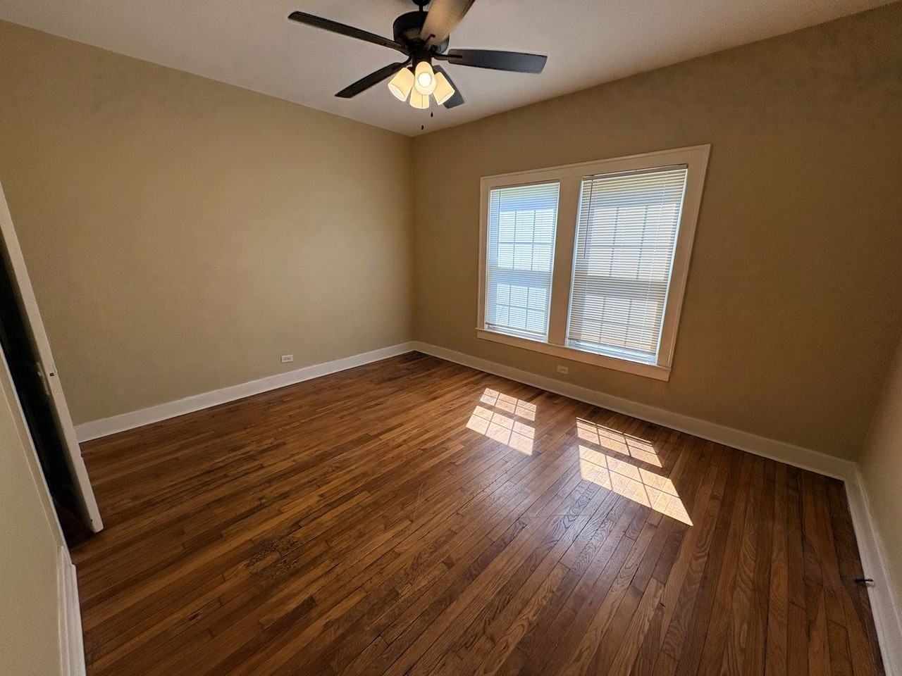 138 Richard St - Photo 3 of 9