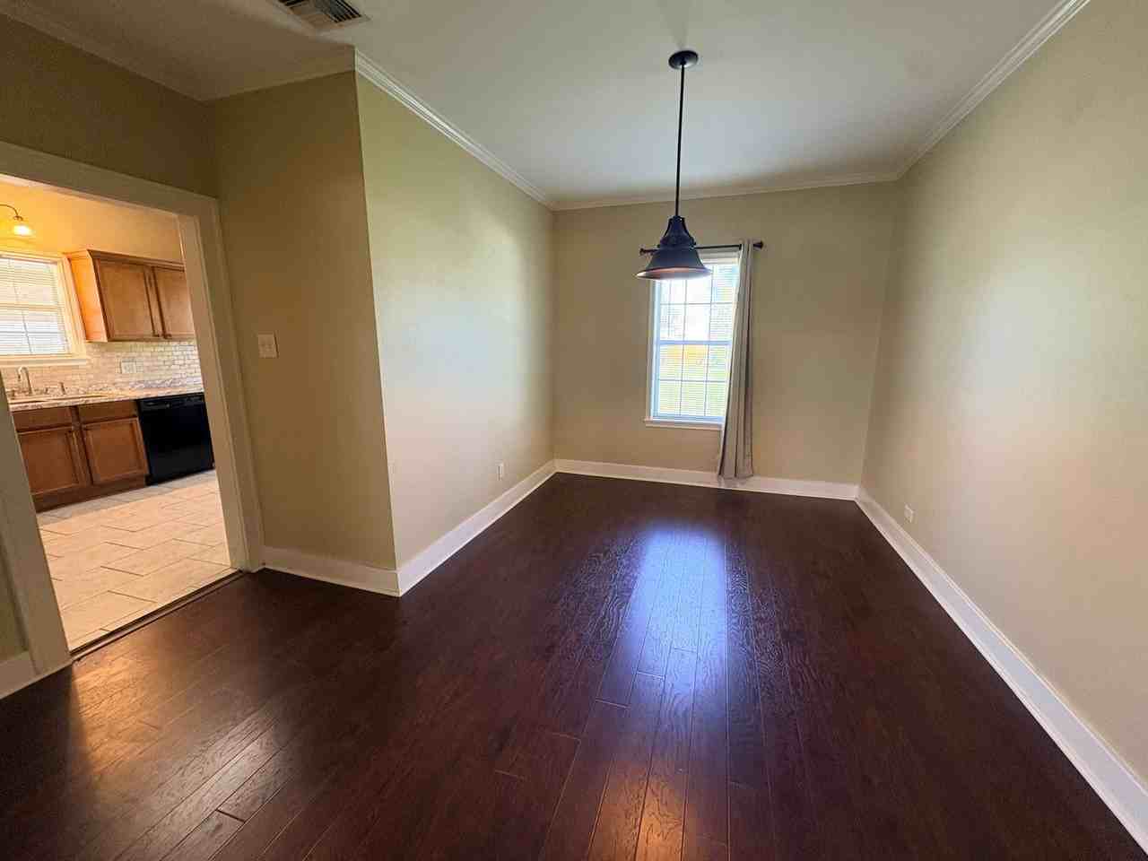 138 Richard St - Photo 6 of 9