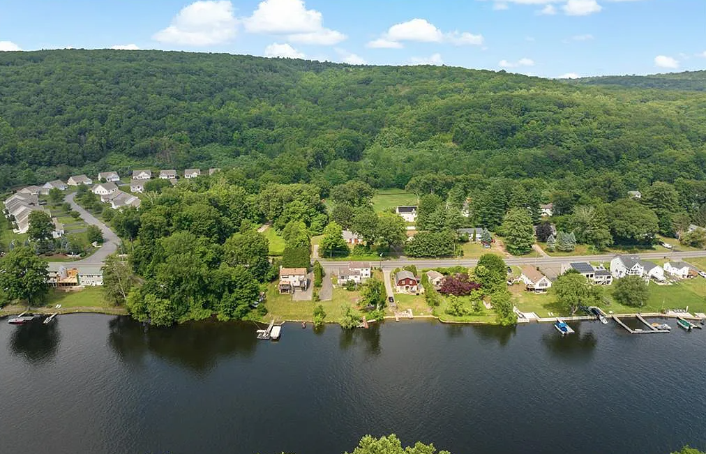 451 Roosevelt Dr #NA - Photo 4 of 23