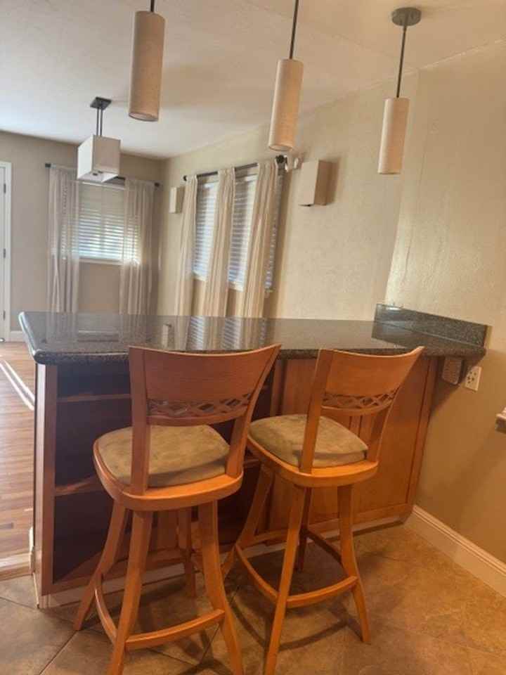 2379 Markham Ave - Photo 5 of 19