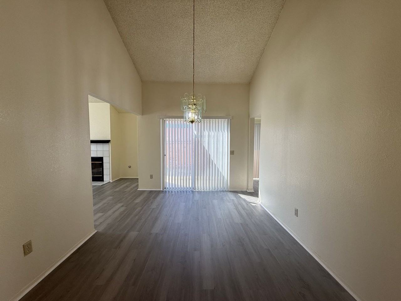 2829 San Luis Dr - Photo 3 of 20