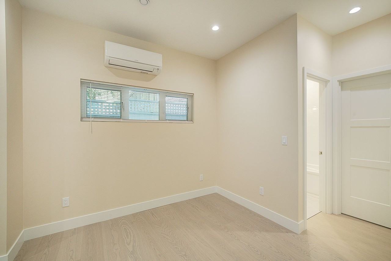 1210 Ne 95th St #B - Photo 6 of 9