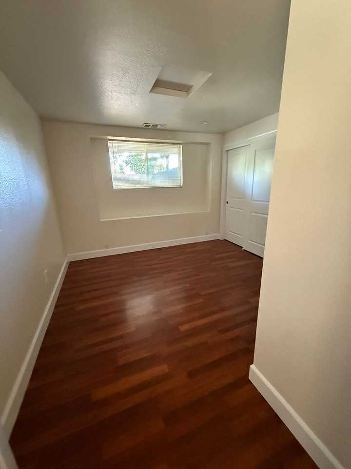 1250 Live Oak Ln - Photo 5 of 19