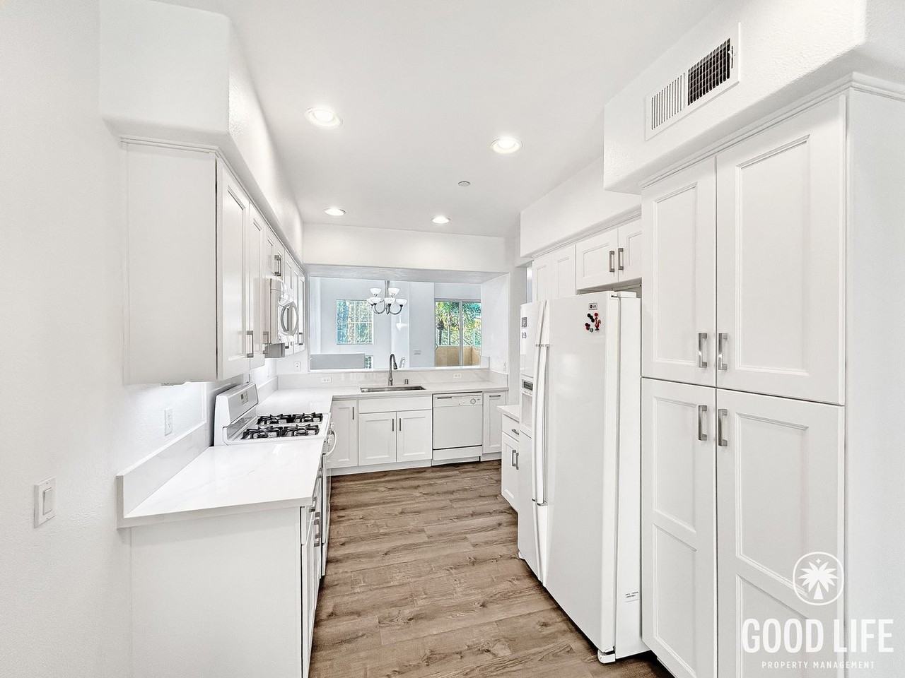 8854 Spectrum Center Blvd - Photo 6 of 26