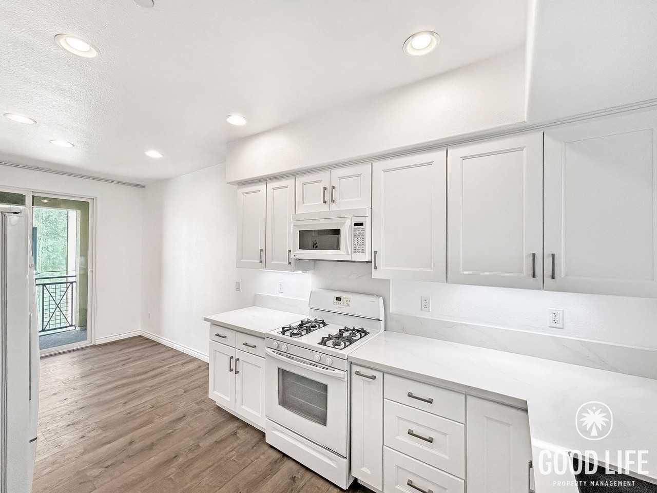 8854 Spectrum Center Blvd - Photo 7 of 26