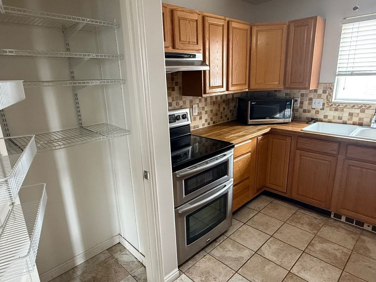 1325 Lincoln Ave - Photo 3 of 10