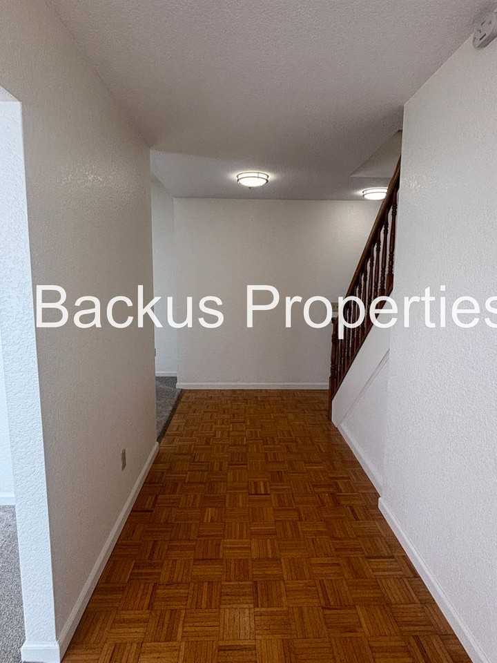 18 Suffield Cir - Photo 4 of 35