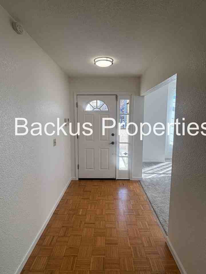 18 Suffield Cir - Photo 5 of 35