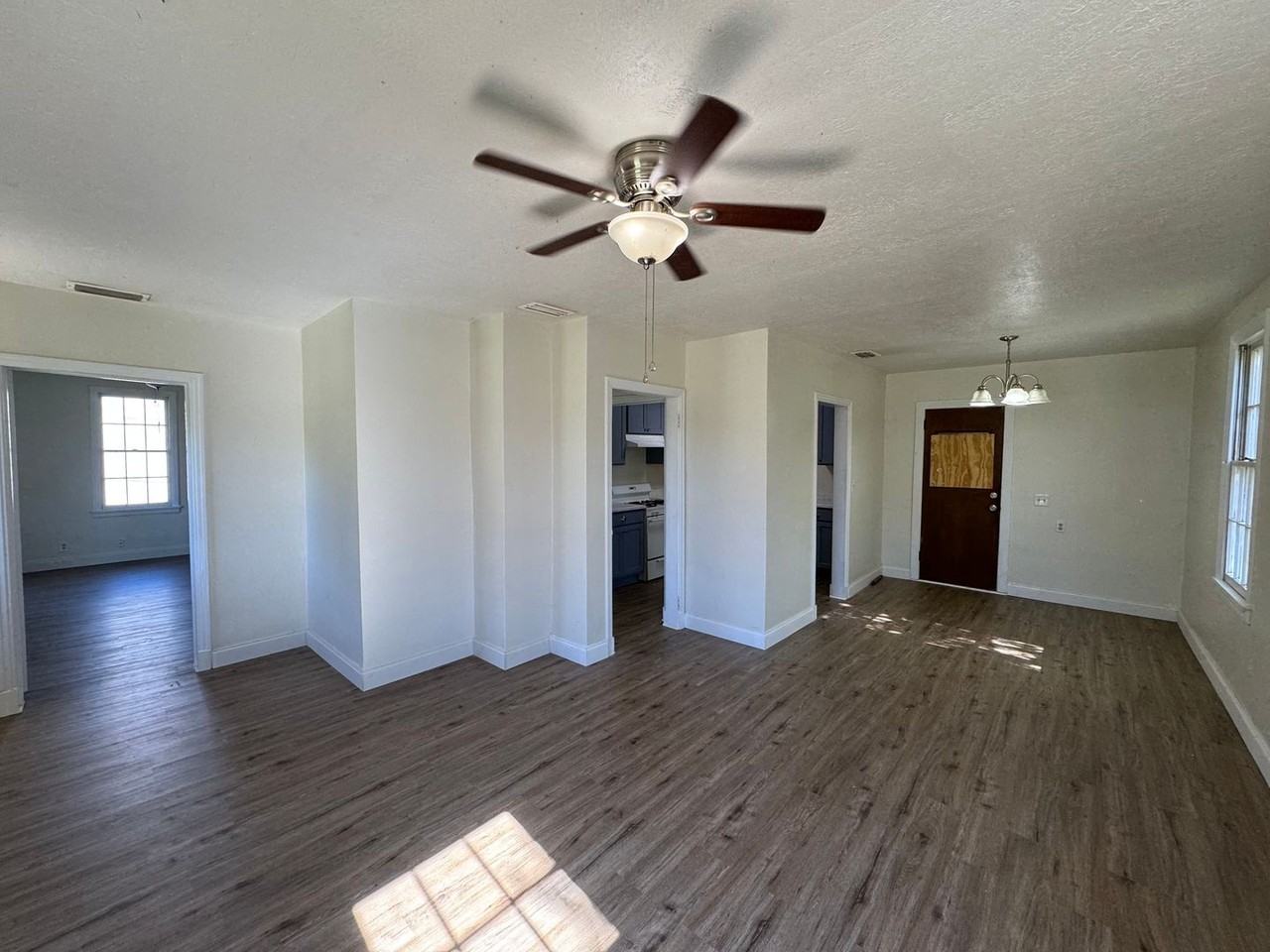 403 Helvenston St Se - Photo 2 of 7