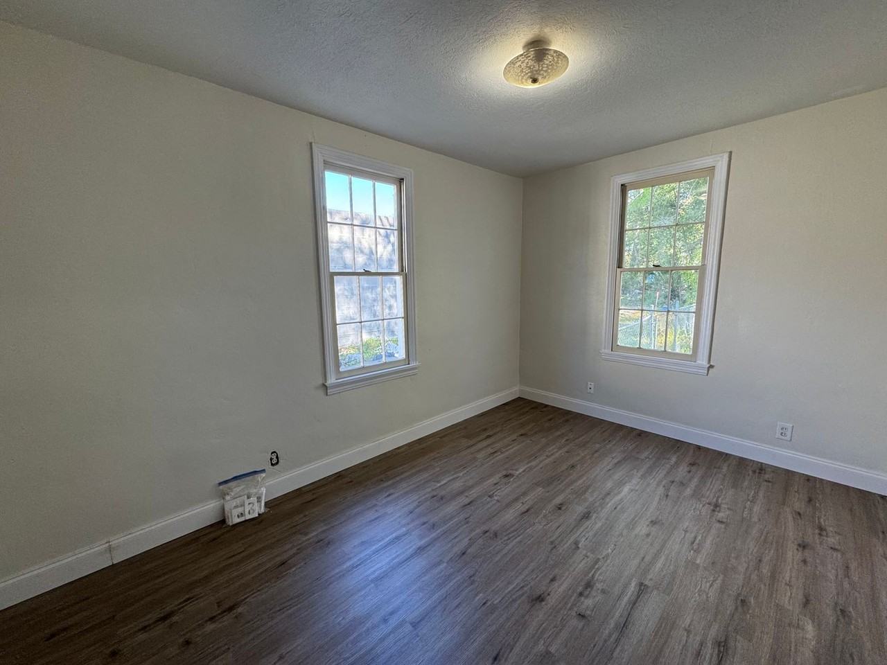 403 Helvenston St Se - Photo 5 of 7