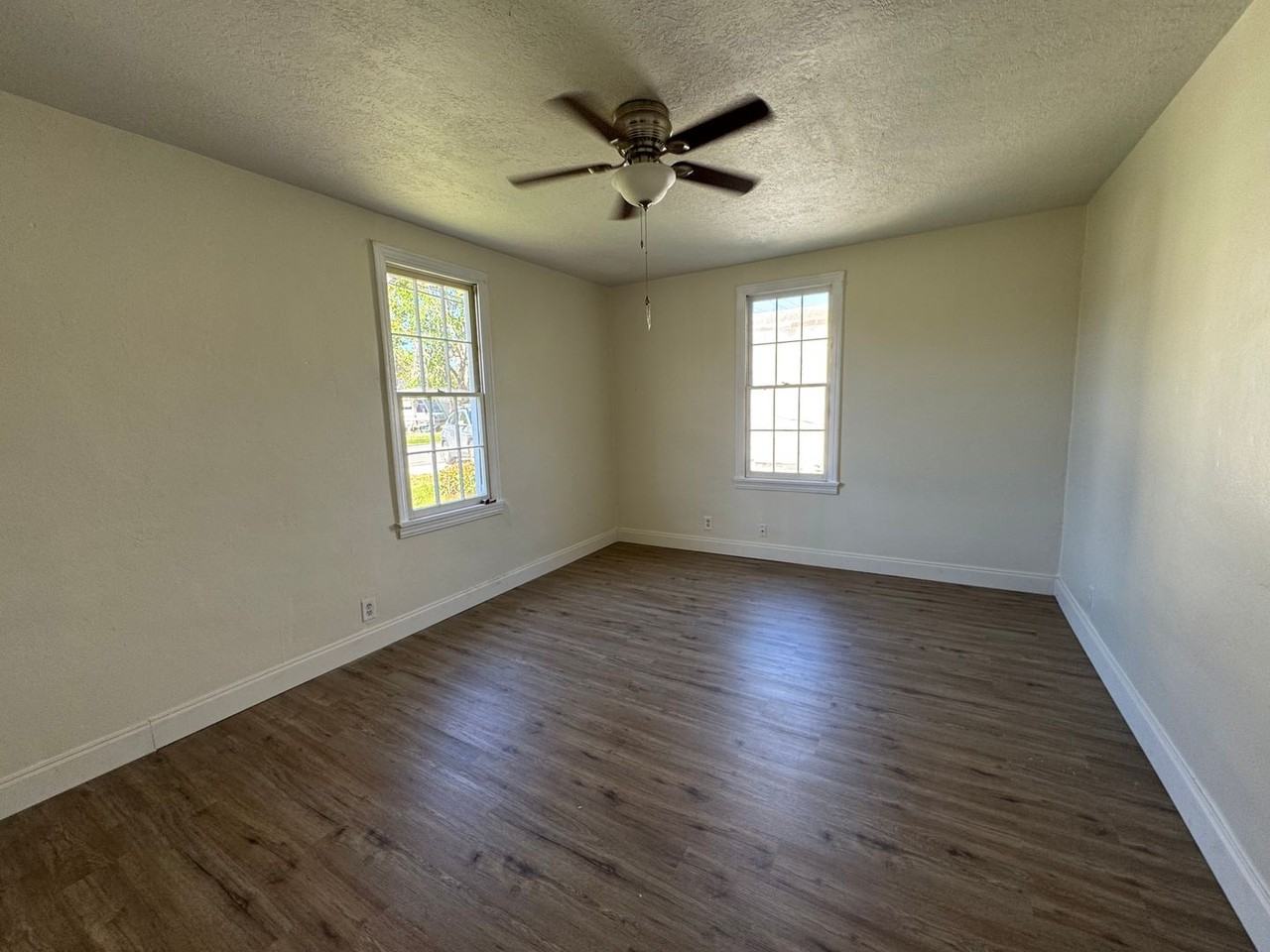 403 Helvenston St Se - Photo 7 of 7