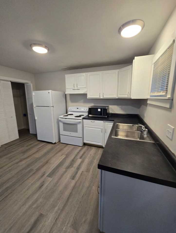 4022 N Edmondson Ave - Photo 3 of 15