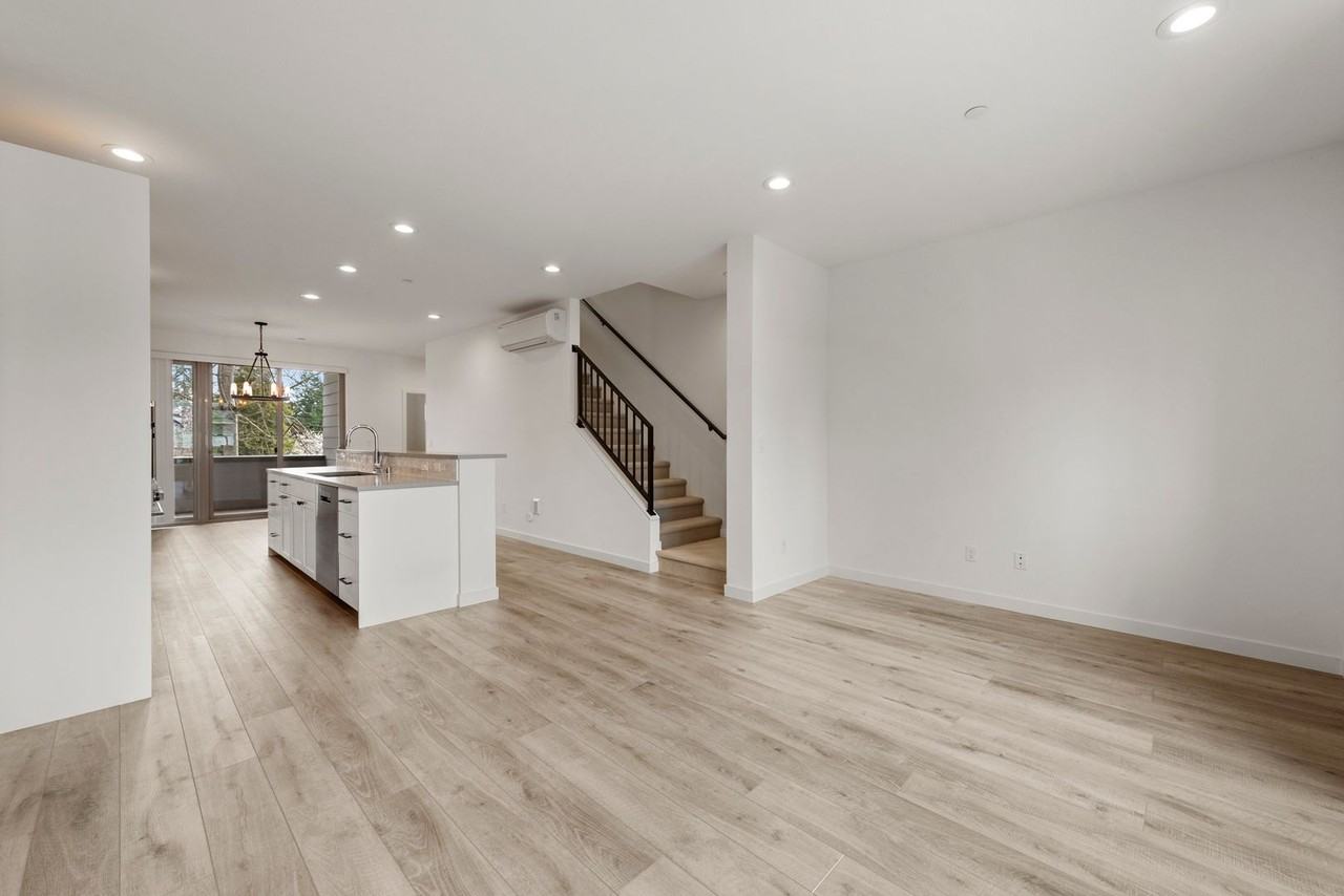 18512 Wallingford Ave N - Photo 4 of 23