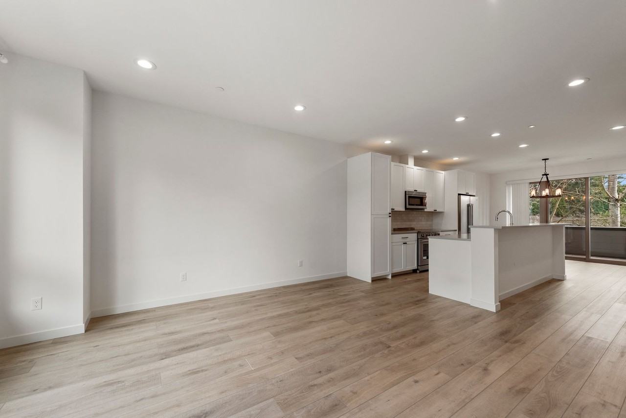 18512 Wallingford Ave N - Photo 5 of 23