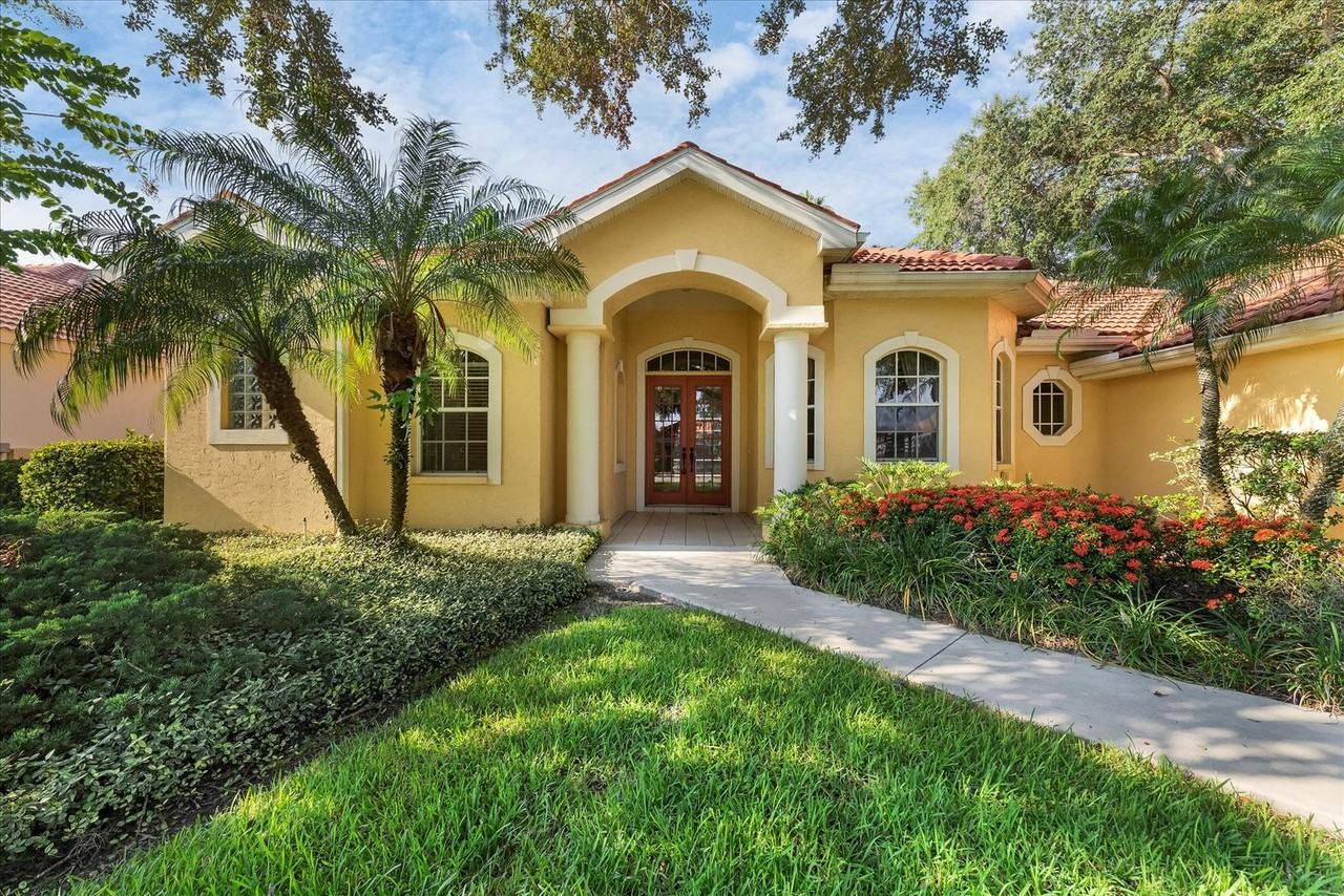 4920 Old Oakleaf Dr - Photo 2 of 39