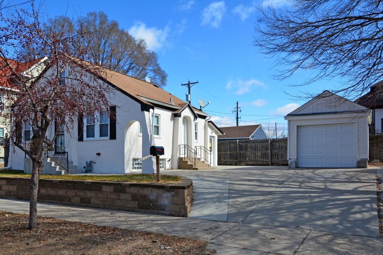 2209 Jackson St Ne - Photo 2 of 18