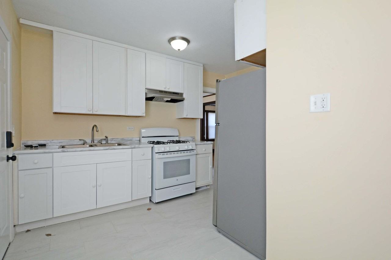 2209 Jackson St Ne - Photo 6 of 18