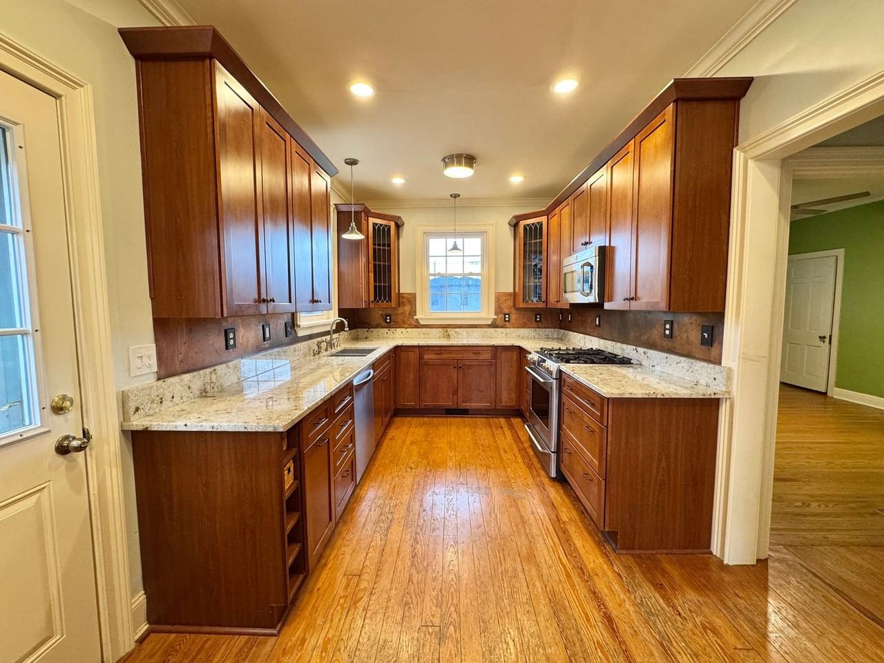 1002 Sutton Hill Rd - Photo 7 of 44