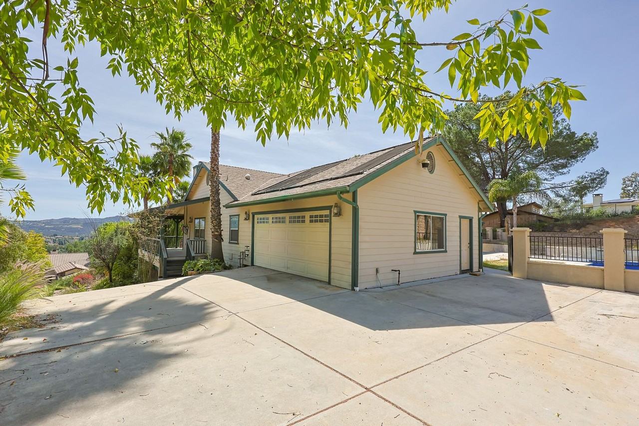 24468 Rutherford Rd - Photo 2 of 49