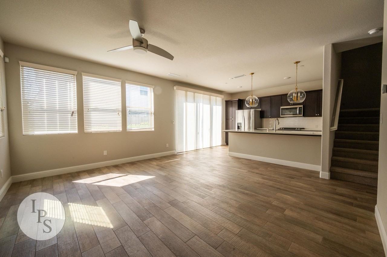 1325 E Via Viola Way - Photo 3 of 25