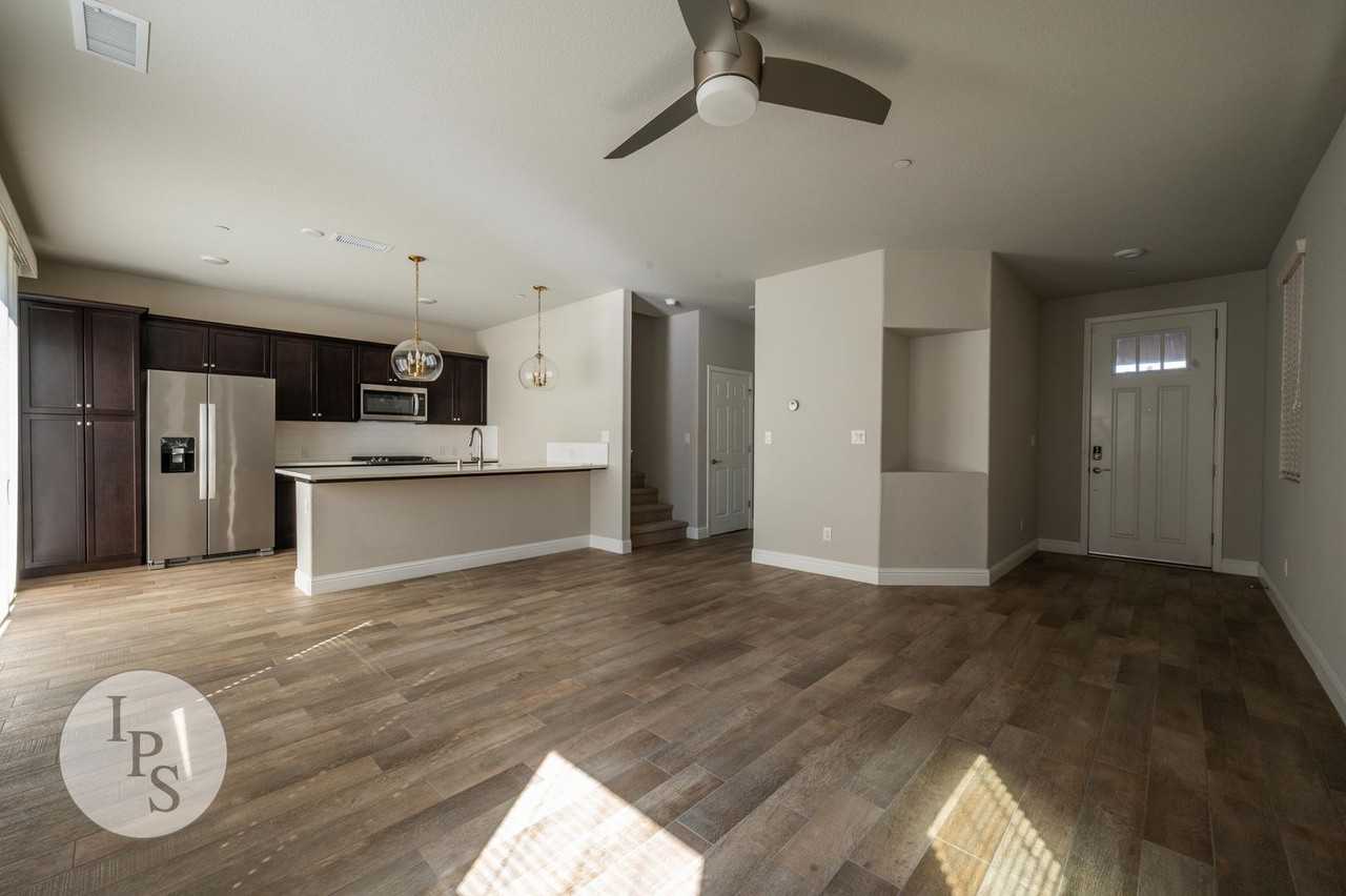 1325 E Via Viola Way - Photo 4 of 25