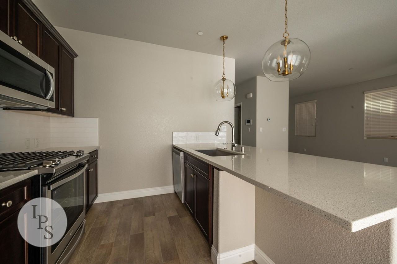 1325 E Via Viola Way - Photo 6 of 25