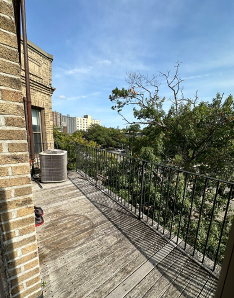 1129A Commonwealth Ave - Photo 2 of 10