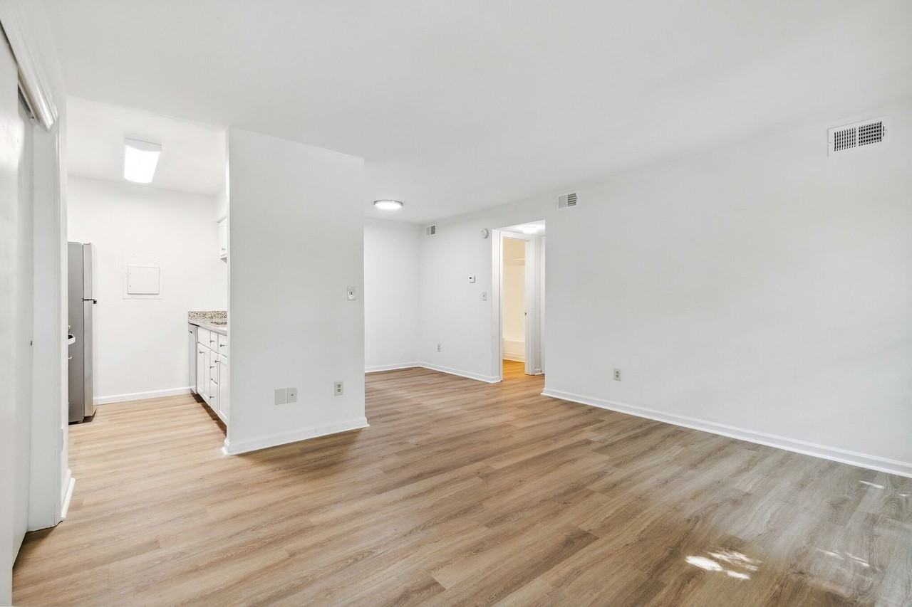 Amhurst III Apartments LLC - Photo 4 of 10